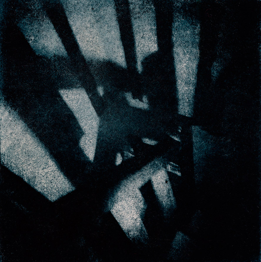 ombre-noire-dans-un-escalier-nuit-tirage-bromoil
