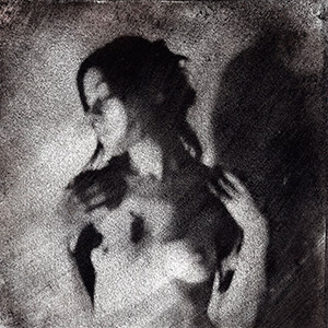 autoportrait-femme-oiseau-avec-plumes-sur-le-corps-bromoil