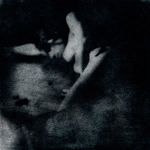 autoportrait-femme-nue-sortie-d-une-cage-a-oiseau-bromoil-bleu-nuit