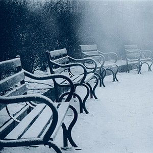 bancs-enneiges-petit-matin-varsovie-pologne-tirage-lith-bleu