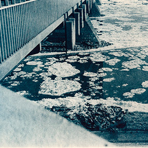 details-de-blocs-de-glace-sur-la-vistule-varsovie-pologne-tirage-lith-bleu