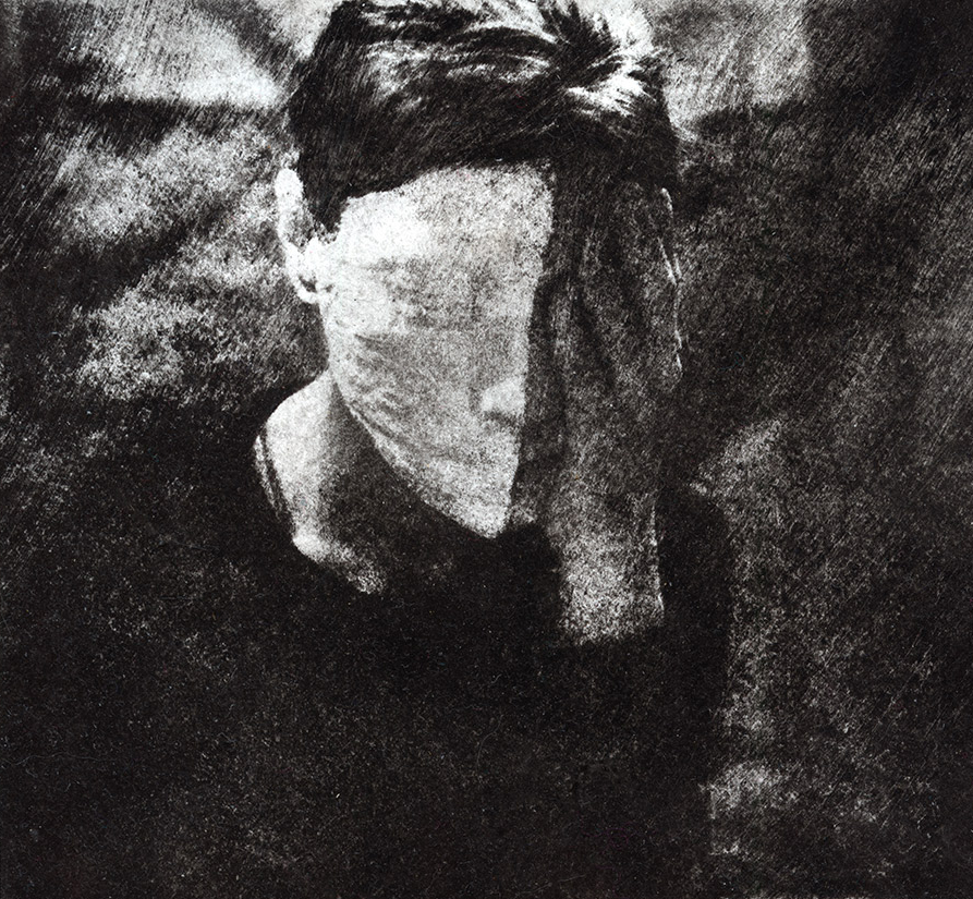 autoportrait-demi-masque-blanc-sur-visage-bromoil