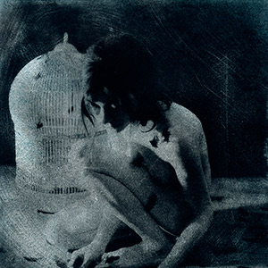 photographie-bromoil-bleu-noir-autoportrait-reve-corbeau